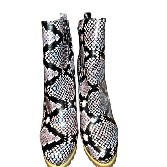 Glaze 9 Platform Snakesnkin Women's Gray Combat Boots Shoes 5 Inch High Heel - Picture 2 of 7